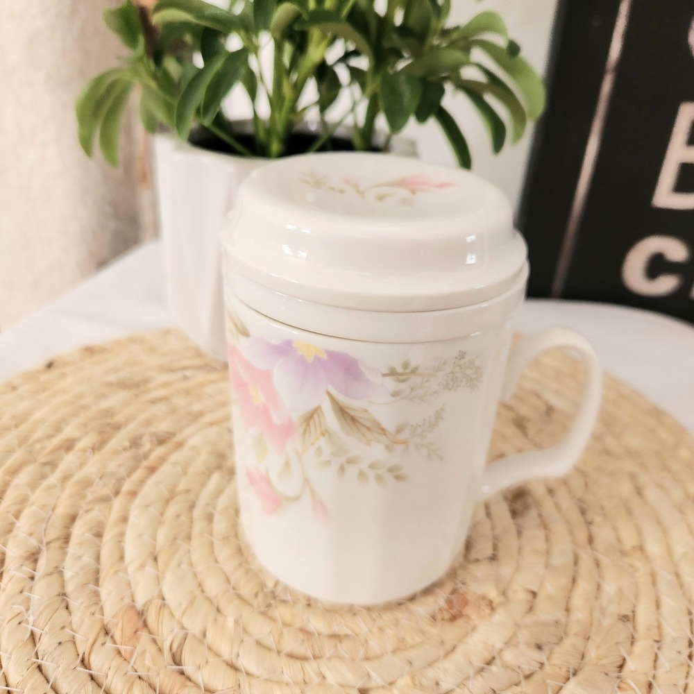Chuan Kuo Floral Porcelain Tea Mug with Infuser and Lid 3 Piece Set White Pink‎